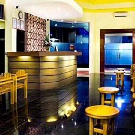 Mervit Hotel Padang  Eksteriør bilde