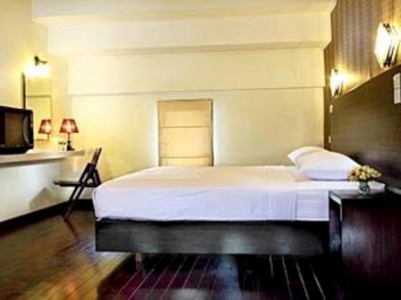 Mervit Hotel Padang  Eksteriør bilde